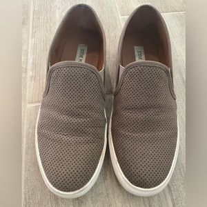 Steve Madden grey shoes